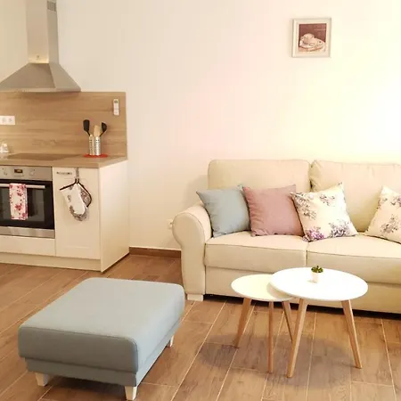 Vitorlas Apartman Apartment *